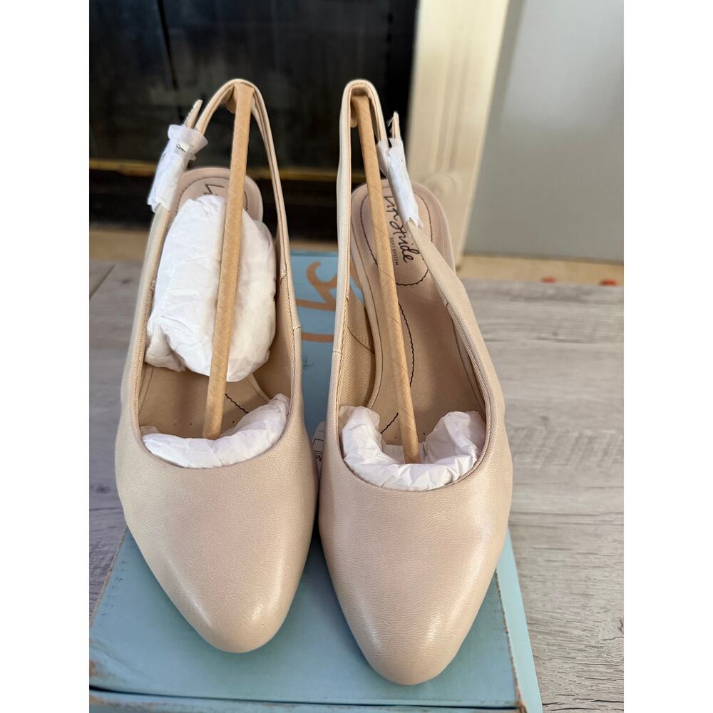 LifeStride Womens Gigi Sling Pump Almond 8M